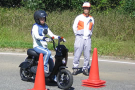 グッドライダーミーティングの様子　原付でも
