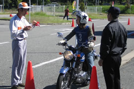 グッドライダーミーティングの様子　原付でも