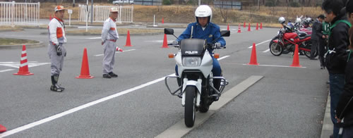グッドライダーミーティング　白バイ隊による模範走行